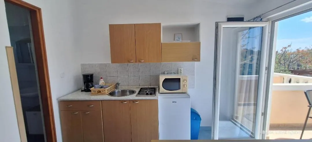 Apartements Maslina 비르 0*,